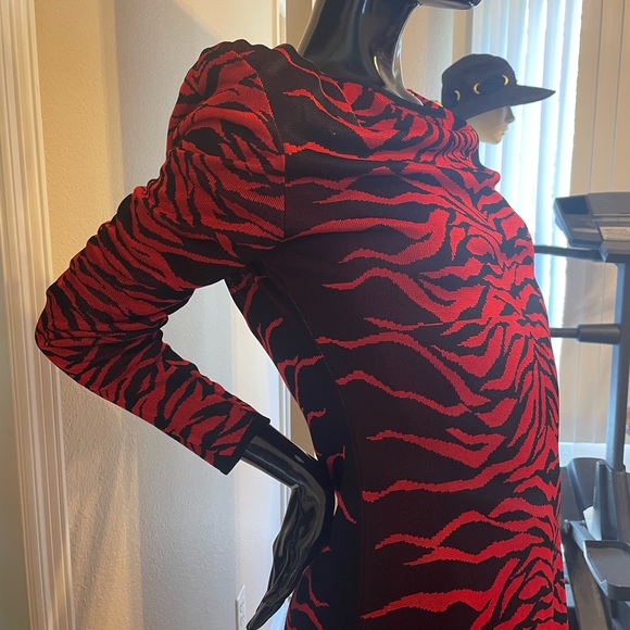 ❤️TRADED❤️Balmain zebra red black gold L button mini dress long sleeve 44 France - Picture 6 of 16